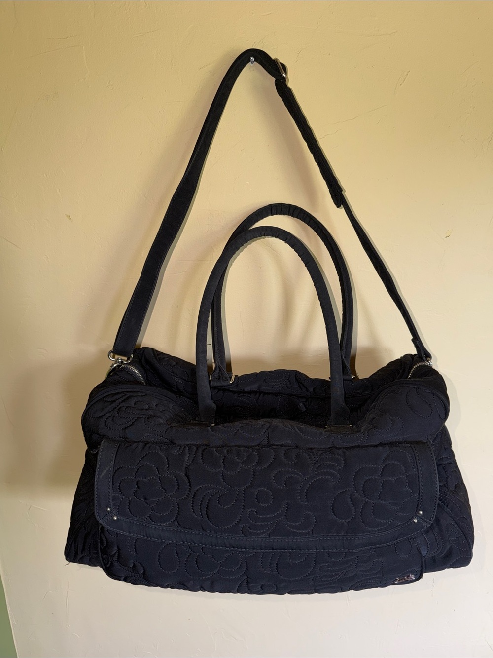 Vera Bradley Quilted Black Overnight Bag JS-133